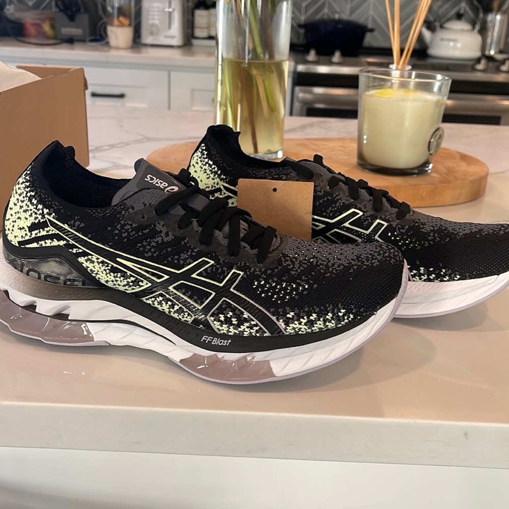 *NWT* Brand new ASICS Gel-Kinsei Blast running sneakers